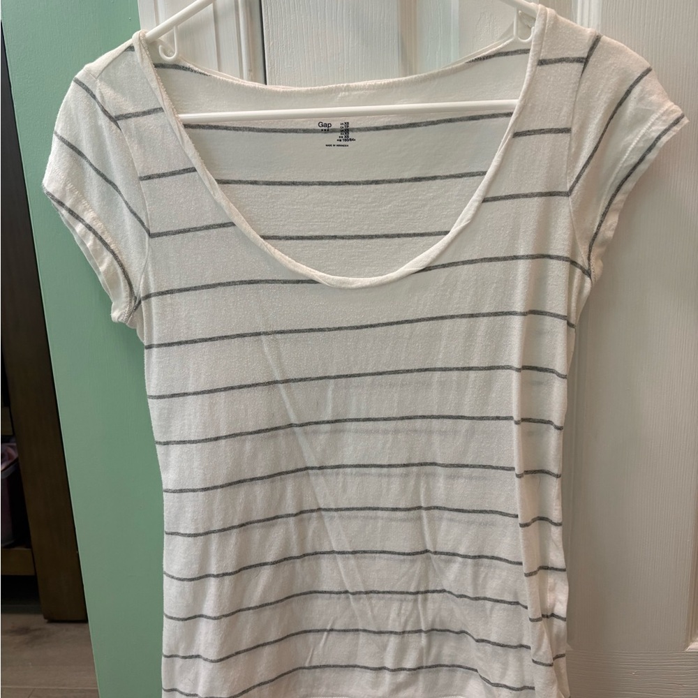 GAP Women's Short Sleeve White and Gray Striped Tee